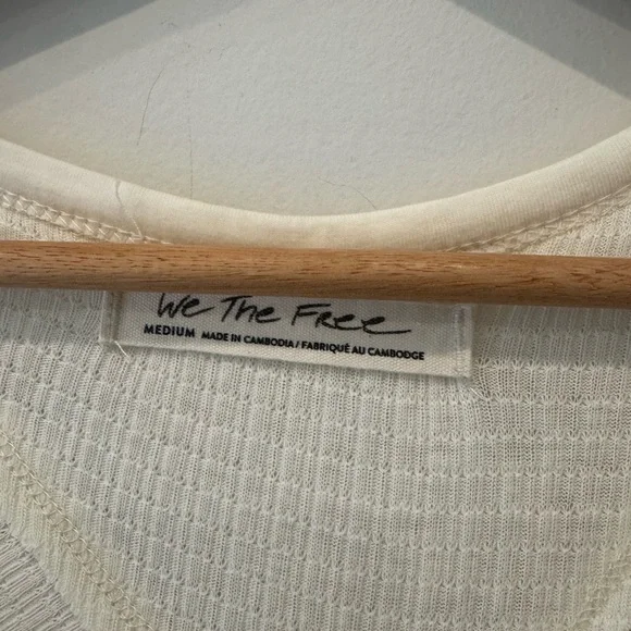 We The Free Citrine Ivory Knit Raw edge boho V-Neck Top M Oversized and relaxed - Picture 6 of 16